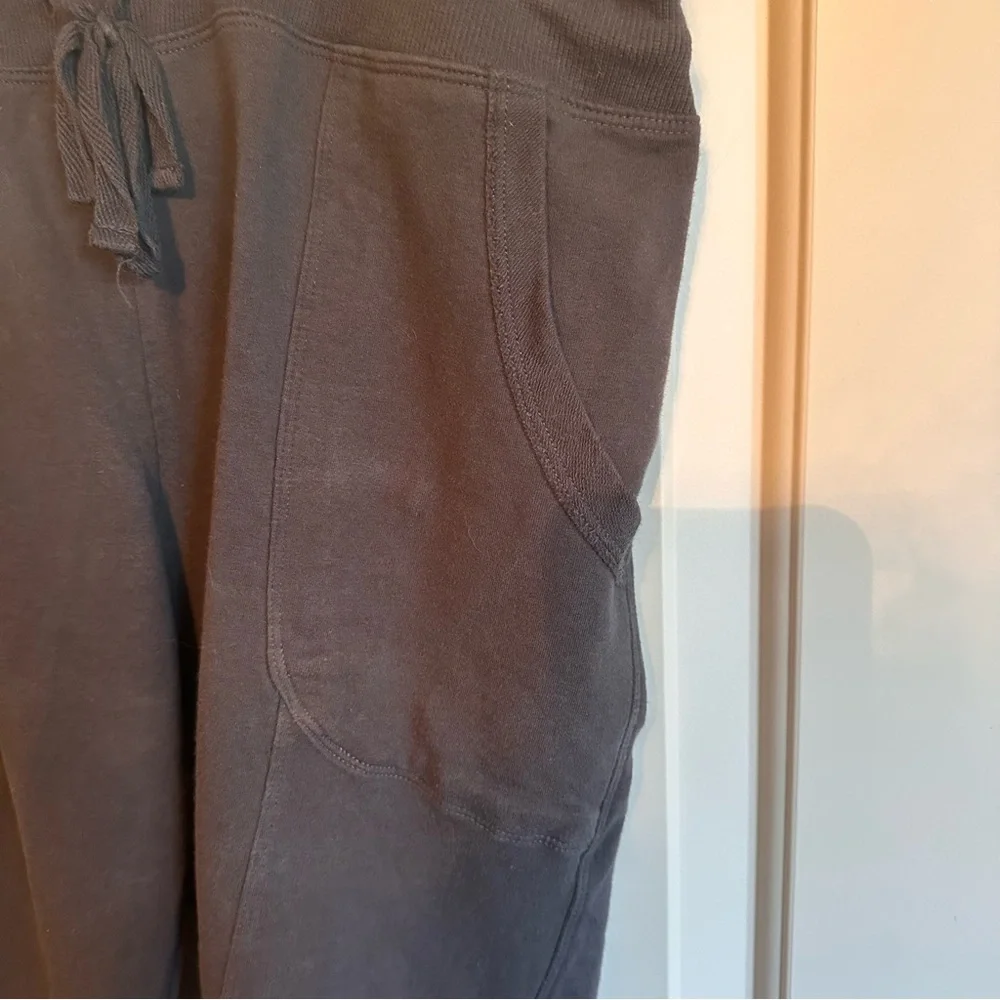 Eddie Bauer Size L dark grey capri sweatpants like - Picture 5 of 7